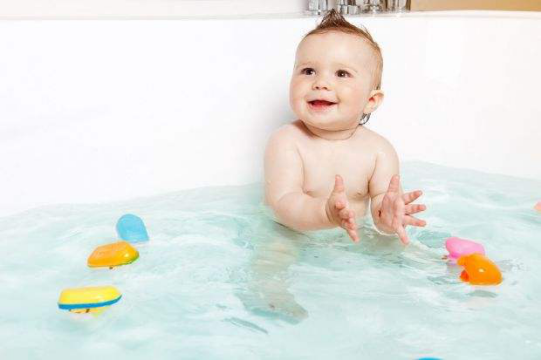 空气能热水器，让宝宝定心洗澡